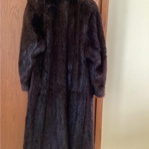 Elegant Brown/Black Beaver Full length Fur - Picture 2 of 4
